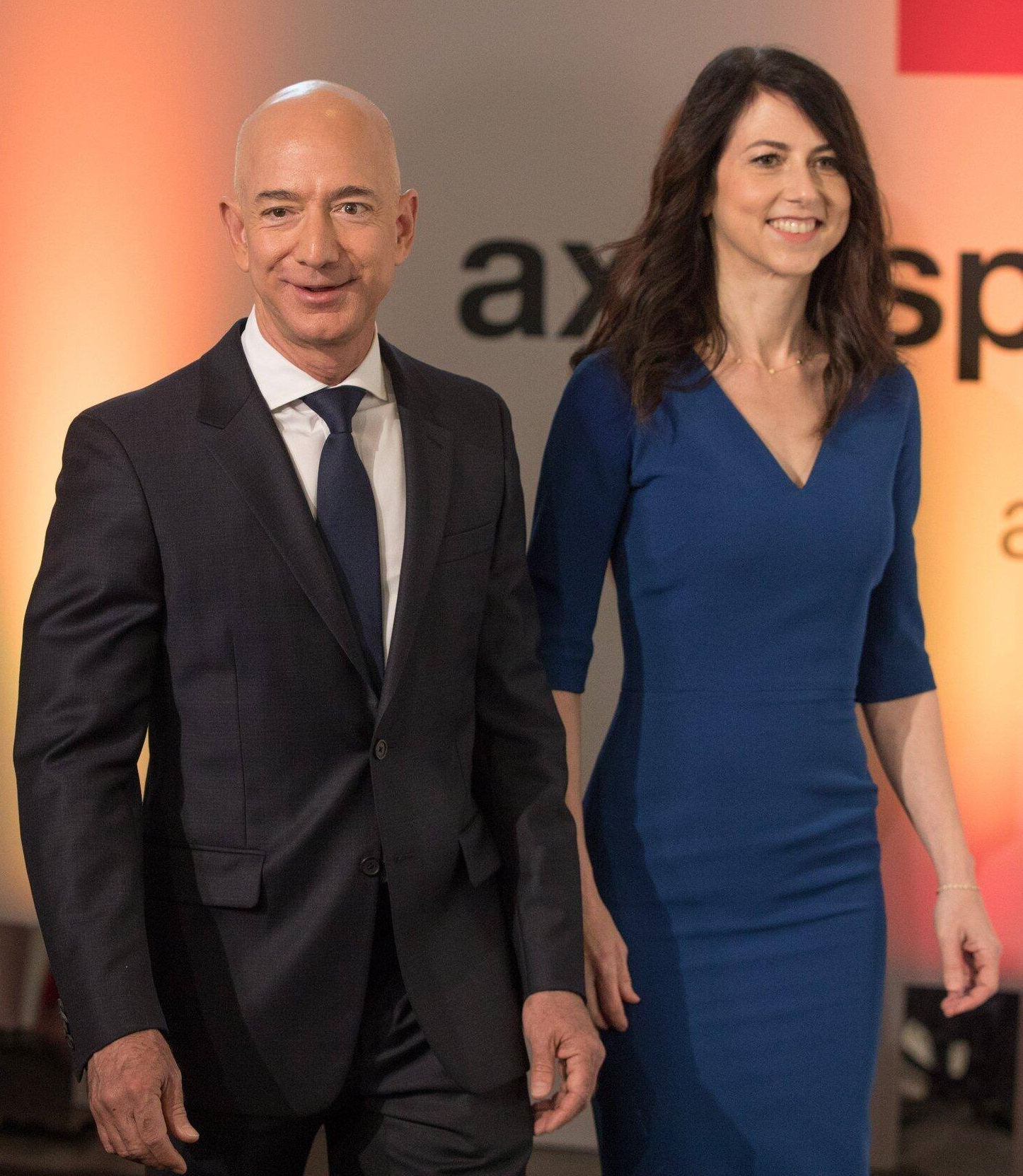 နည်းပညာလုပ်ငန်းရှင် ဘီလီယံနာသူဌေးကြီး Jeff Bezos